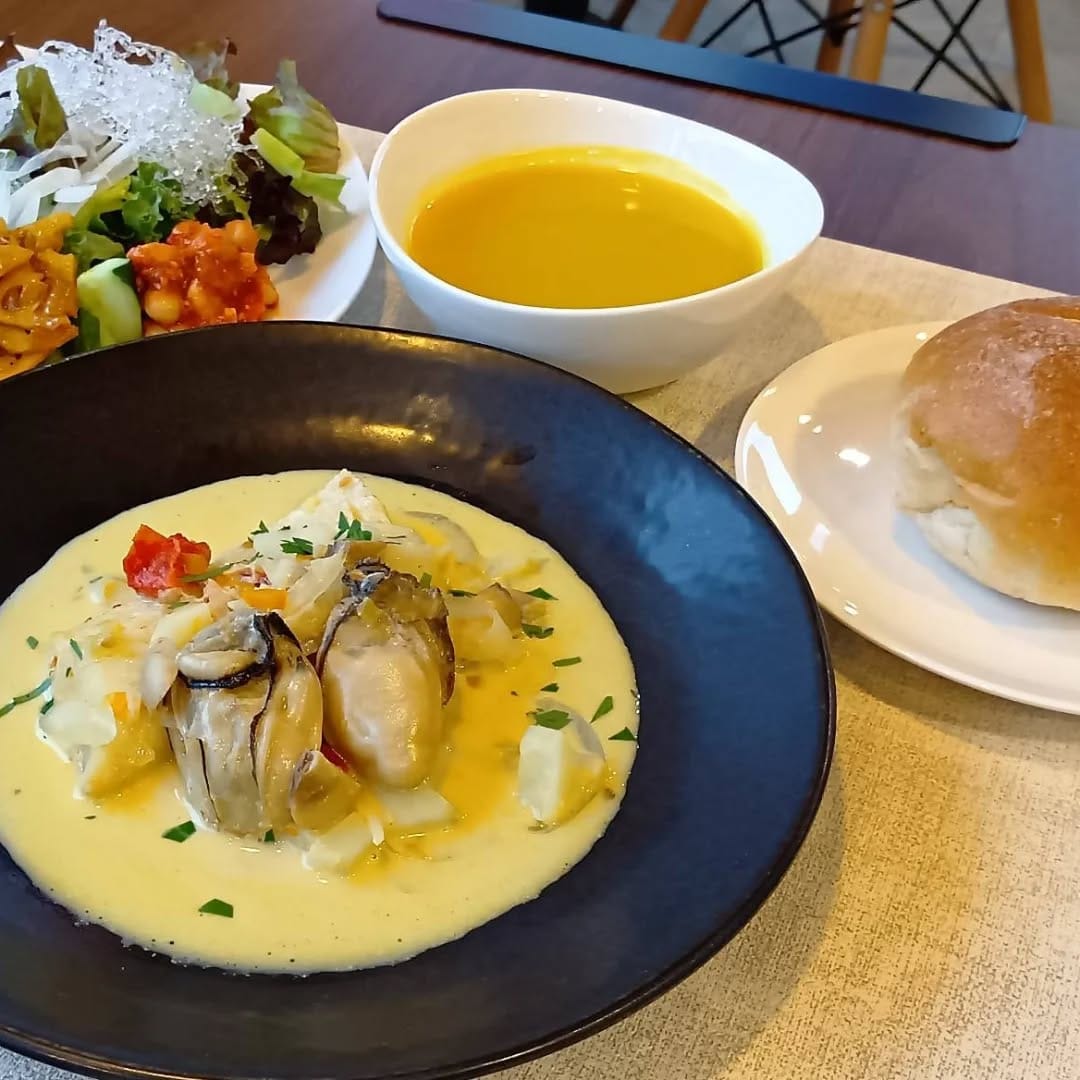 ランチタイムに新メニュー登場！！。牡蠣と白身魚のチャウダーこの料理があなたに笑顔と幸運を。#浦和ディナー#浦和グルメ #女子会グルメ #浦和ランチゆっくり